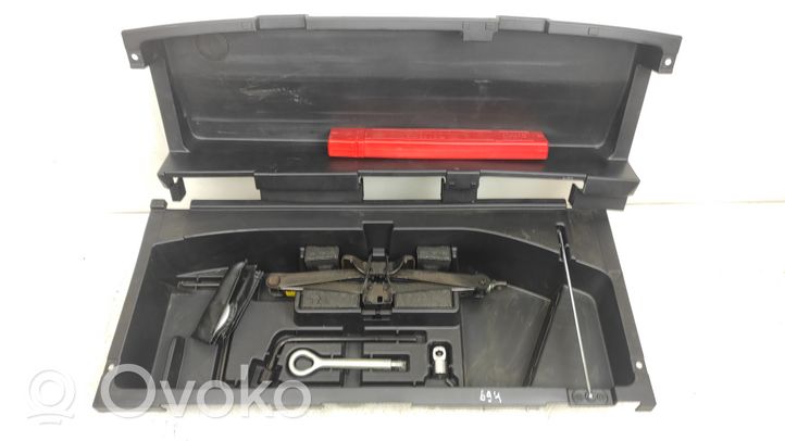 Lexus RX 330 - 350 - 400H Boîte à outils 