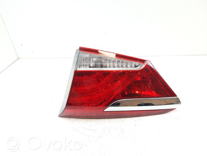 Hyundai i40 Lampy tylnej klapy bagażnika 924043Z001