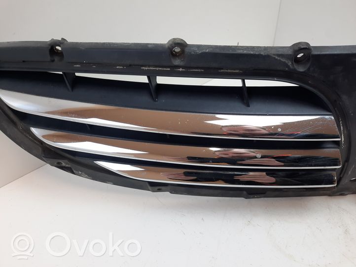 SsangYong Kyron Grille calandre supérieure de pare-chocs avant 7945109000