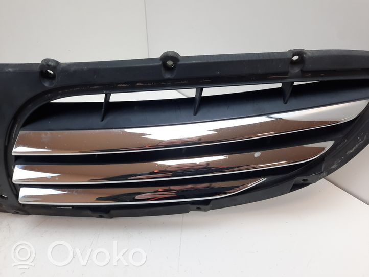 SsangYong Kyron Grille calandre supérieure de pare-chocs avant 7945109000