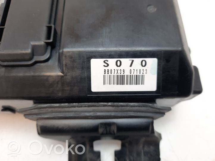 Lexus LS 460 - 600H Módulo de fusible BB07X39071023