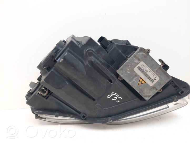 Audi A4 S4 B7 8E 8H Lampa przednia 1305236054