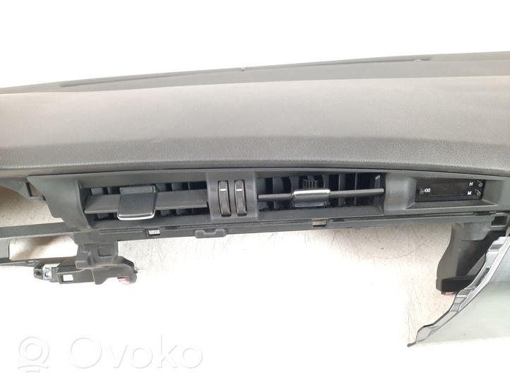 Toyota Auris E180 Panel de instrumentos 