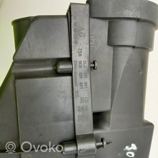Volkswagen PASSAT B7 Boîtier de filtre à air 3C0129601