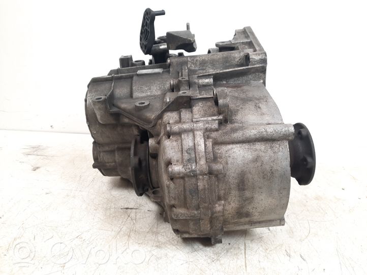 Volkswagen PASSAT B7 Manual 6 speed gearbox NFU