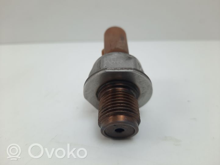 Volkswagen PASSAT CC Sensor de presión de combustible 03L906051