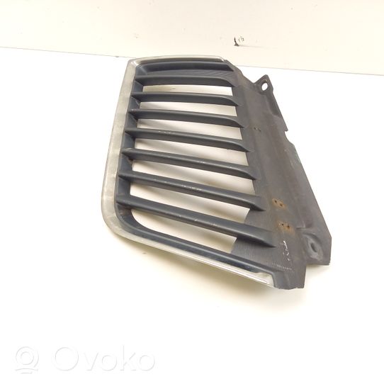 Mitsubishi L200 Maskownica / Grill / Atrapa górna chłodnicy MN142328