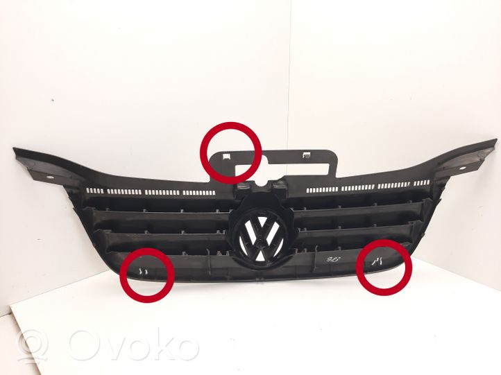 Volkswagen Caddy Etupuskurin ylempi jäähdytinsäleikkö 1T0853651A
