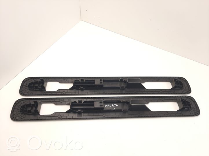 1603778X Toyota Proace Other interior part, 100.00 € | RRR