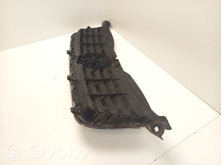 Volkswagen PASSAT B5.5 Maskownica / Grill / Atrapa górna chłodnicy 3B0853651L