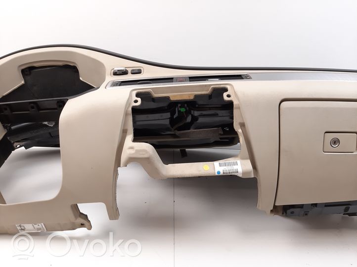 Volvo V70 Panelė 30672128