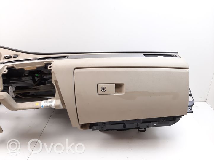 Volvo V70 Panelė 30672128