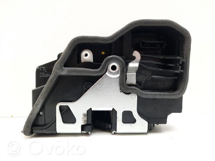 BMW 1 F20 F21 Zamek drzwi przednich 7202149