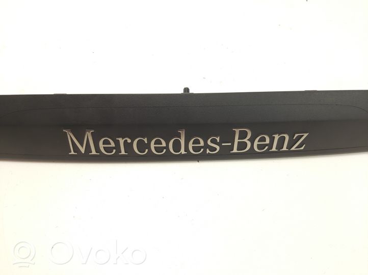 Mercedes-Benz Citan W415 Takaluukun rekisterikilven valon palkki A4157420130