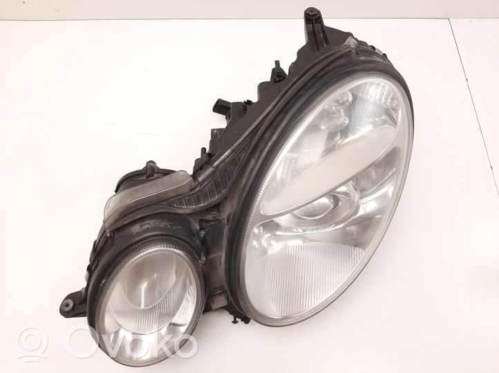 Mercedes-Benz E W211 Lampa przednia 15436100