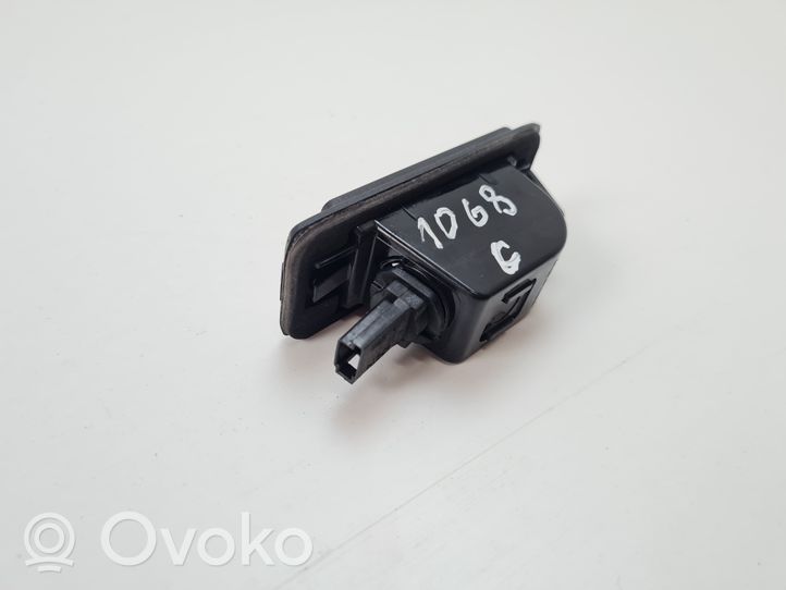 Opel Zafira C Lampa oświetlenia tylnej tablicy rejestracyjnej 13578958