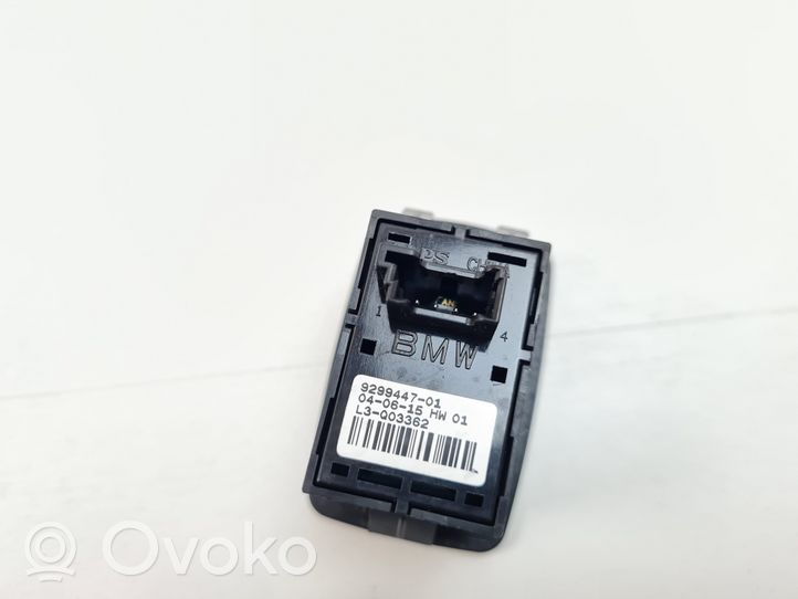 BMW 2 F46 Przełącznik / Przycisk otwierania klapy bagażnika 9299447