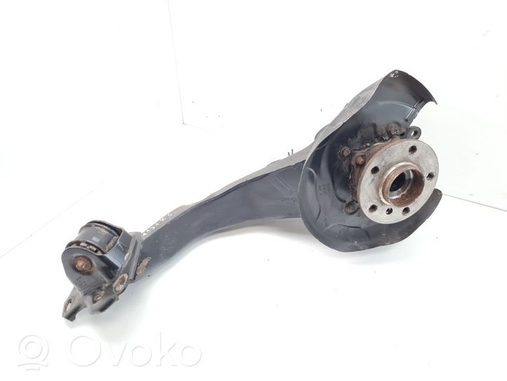 BMW 2 F46 Cubo de rueda trasera 6851579