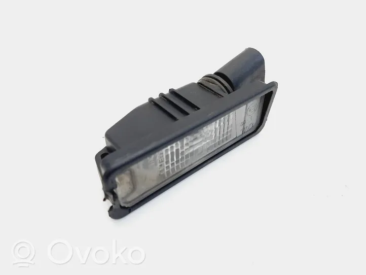 Volkswagen Amarok Lampa oświetlenia tylnej tablicy rejestracyjnej 1K8943021