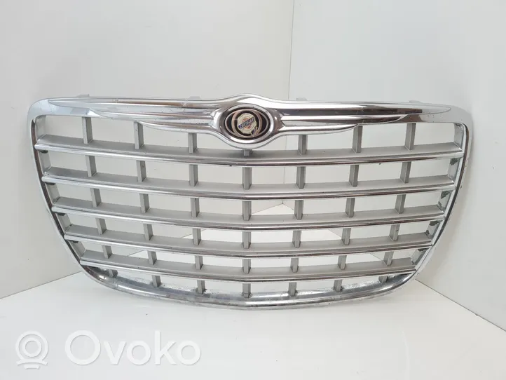 Chrysler 300 - 300C Maskownica / Grill / Atrapa górna chłodnicy 04805927AA