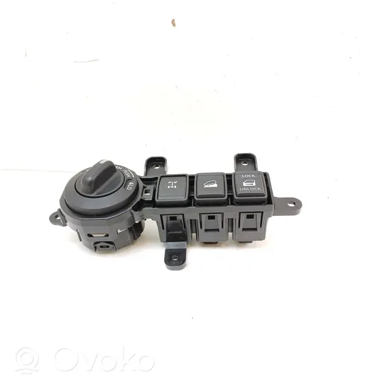 Nissan Navara D23 Interruttore/pulsante di controllo multifunzione 682UU4KJ0A