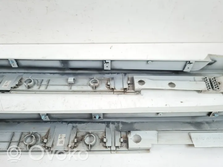 Toyota Prius (XW50) Sill 7586047080