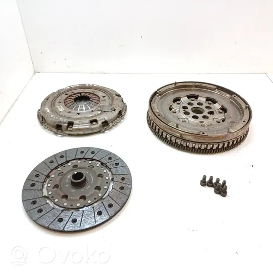 Opel Vivaro Clutch set kit 302105151R