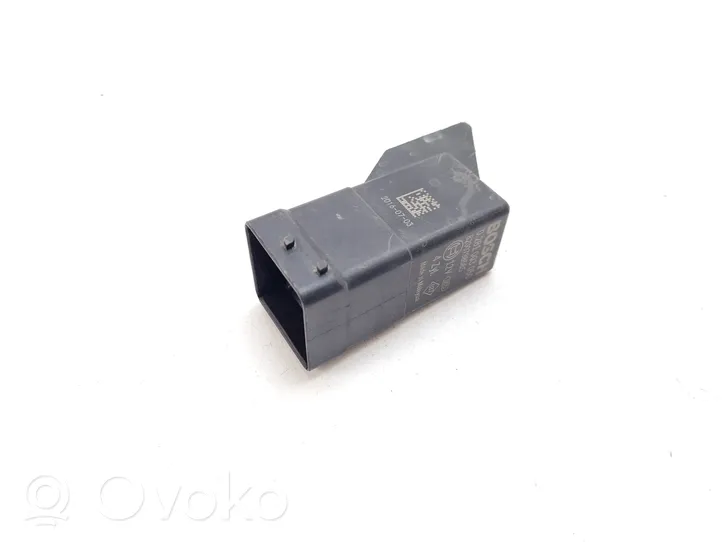 Opel Vivaro Glow plug pre-heat relay 0281003050