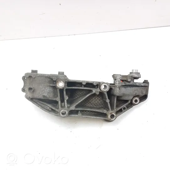 Nissan NV400 Generator/alternator bracket 117103703R