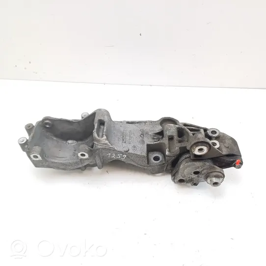 Nissan NV400 Supporto del generatore/alternatore 117103703R