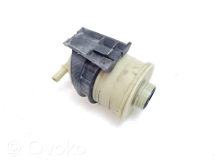 Opel Vivaro Power steering fluid tank/reservoir 7700782884