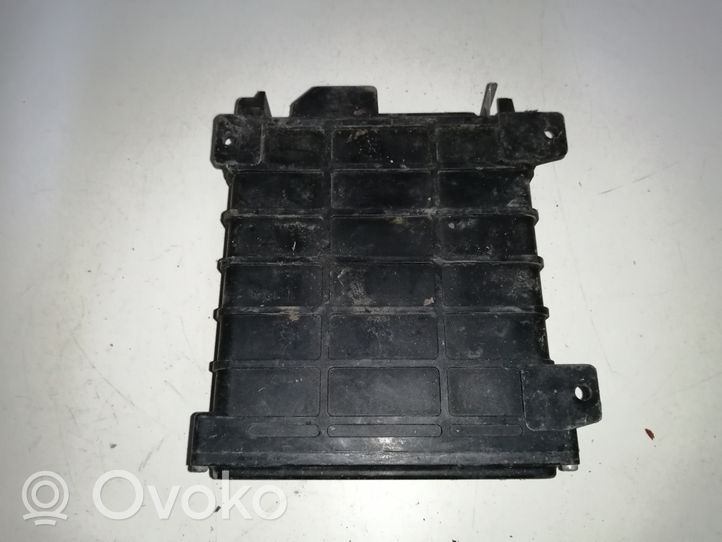 Audi 80 90 B3 Moottorin ohjainlaite/moduuli 811906264