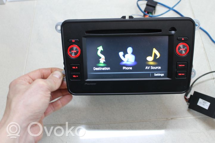 Volkswagen Golf VI Panel / Radioodtwarzacz CD/DVD/GPS AVICF9310BT