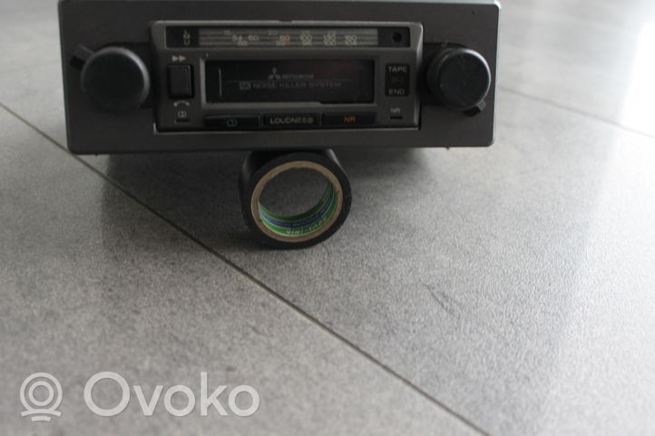 Mitsubishi Galant Eterna Panel / Radioodtwarzacz CD/DVD/GPS RX737