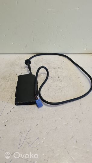 Renault Megane II Connecteur/prise USB 7711419487