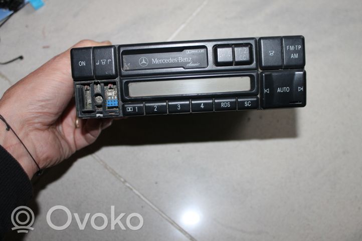 Mercedes-Benz E W124 Radio/CD/DVD/GPS-pääyksikkö 0038206286