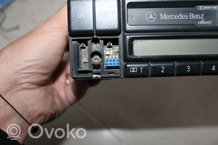 Mercedes-Benz E W124 Panel / Radioodtwarzacz CD/DVD/GPS 0038206286