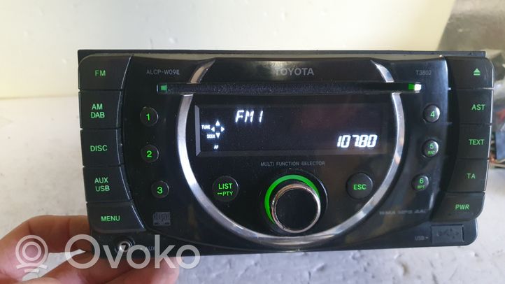 Toyota Previa (XR30, XR40) II Panel / Radioodtwarzacz CD/DVD/GPS PZ47600212A0