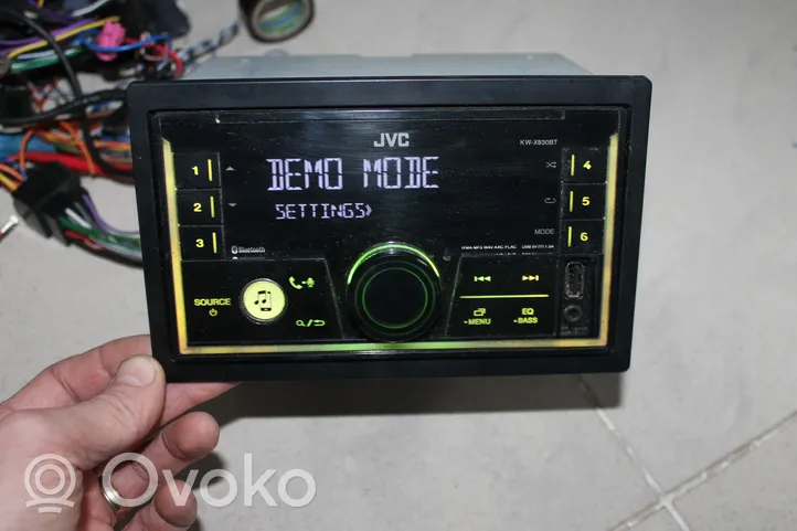 Honda CR-V Panel / Radioodtwarzacz CD/DVD/GPS KWX830BT