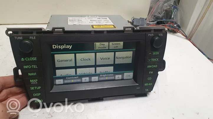 Toyota Prius (XW30) Panel / Radioodtwarzacz CD/DVD/GPS 8612047410