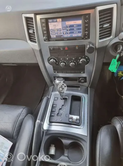 Jeep Grand Cherokee (WK) Mascherina unità principale autoradio/GPS 2DIN
