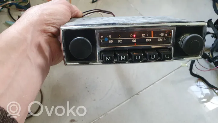 Mercedes-Benz W123 Radio/CD/DVD/GPS-pääyksikkö BLAUPUNKT