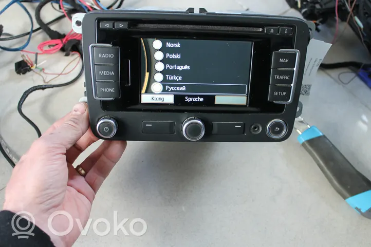 Volkswagen PASSAT B7 Unité principale radio / CD / DVD / GPS 3C8035279R