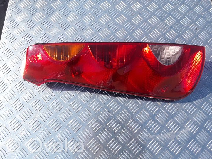 Nissan Note (E11) Luci posteriori 263300L