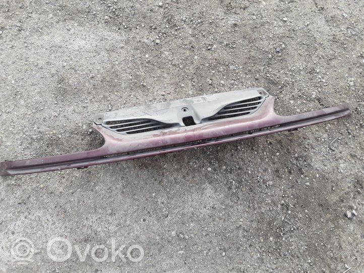 Renault Laguna I Front bumper upper radiator grill 4727