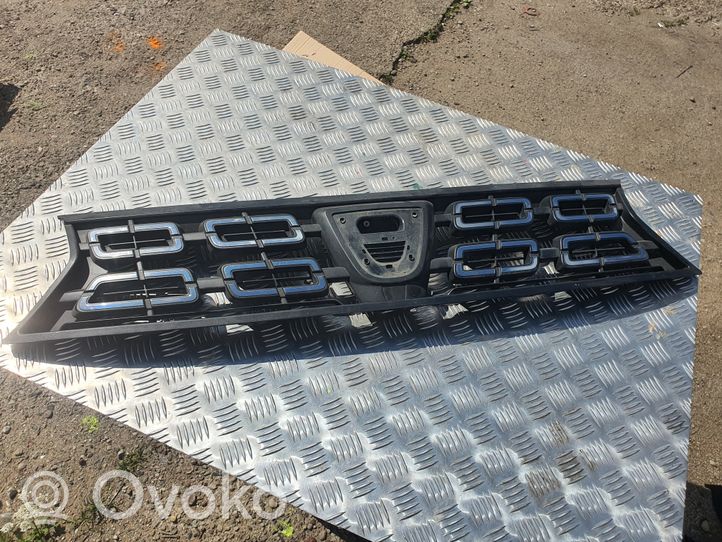 Dacia Duster II Maskownica / Grill / Atrapa górna chłodnicy 623103440R