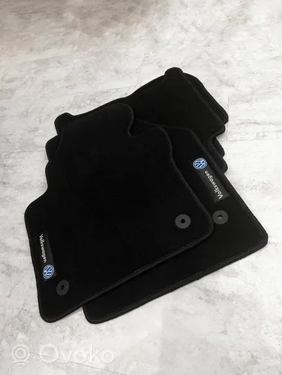 Volkswagen Touran I Car floor mat set 