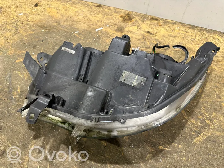 Citroen C4 II Lampa przednia 