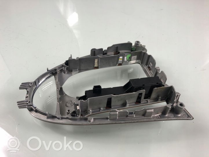 Mercedes-Benz CLS C219 Rivestimento in plastica cornice della leva del cambio 