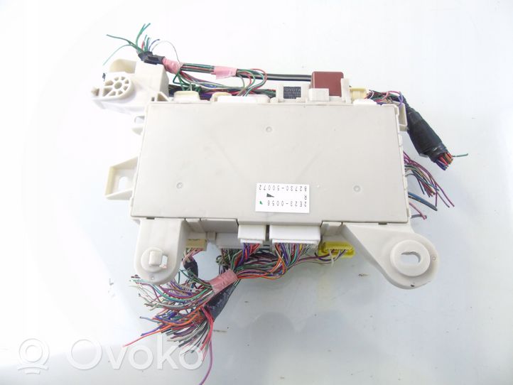 Lexus LS 430 Module de fusibles 8273050072